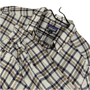 Patagonia‎ Shirt Mens Medium Long Sleeve Lightweight Pocket Organic Cotton Plaid